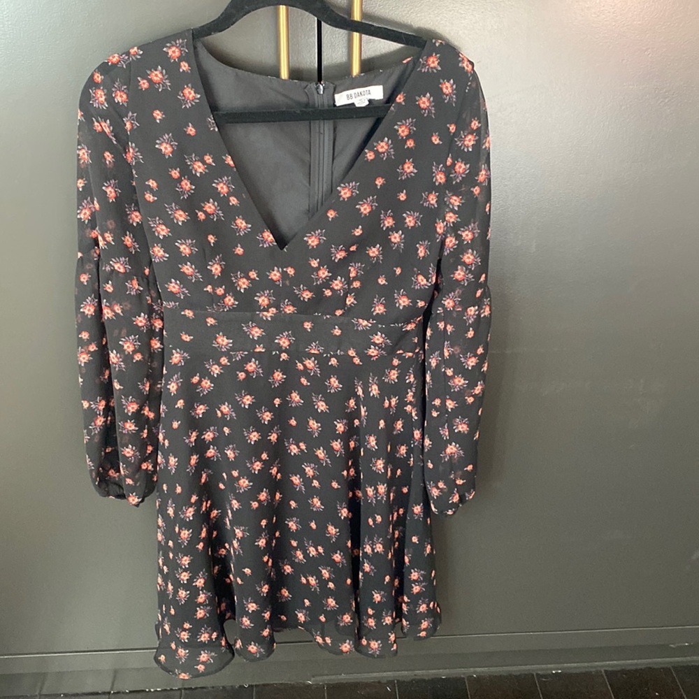 BB Dakota Floral short dress long sleeves